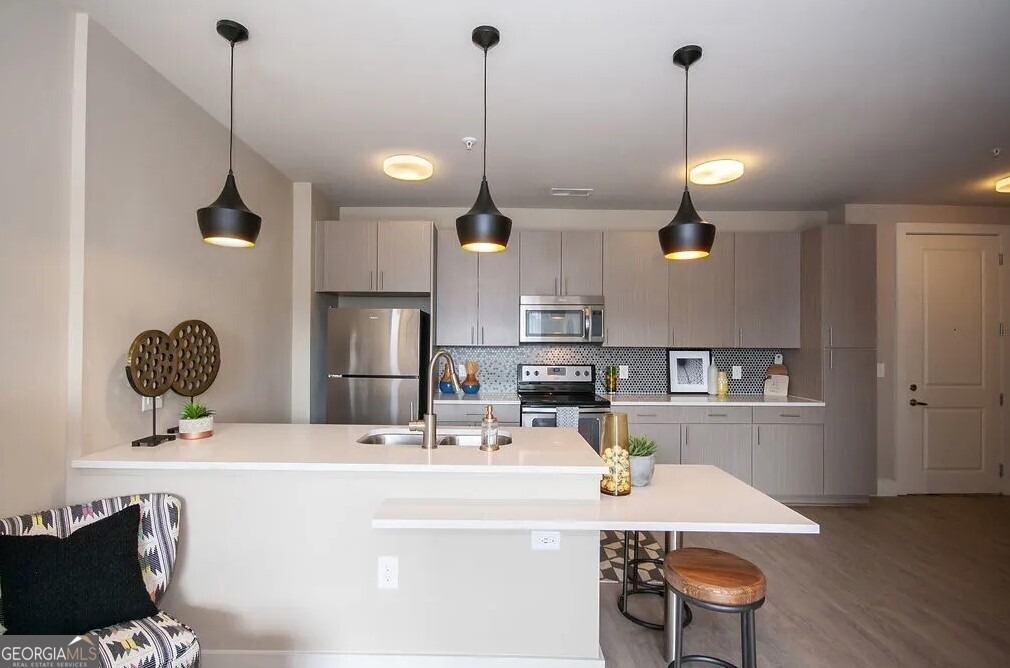 245 E Trinity Place - Photo 4