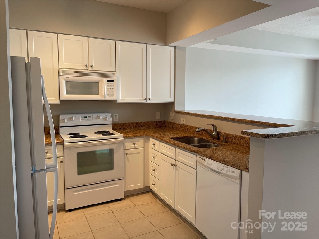 1315 East Boulevard - Photo 2