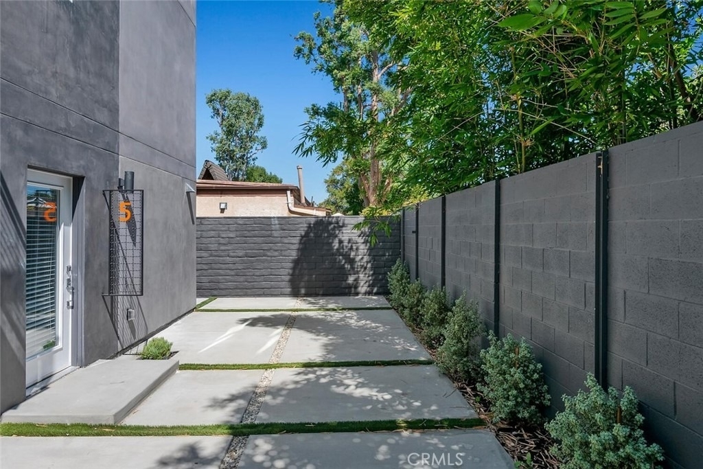 13538 Vanowen Street - Photo 3