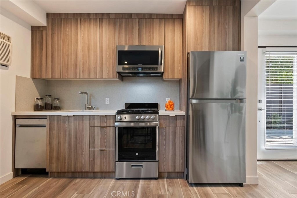 13538 Vanowen Street - Photo 7