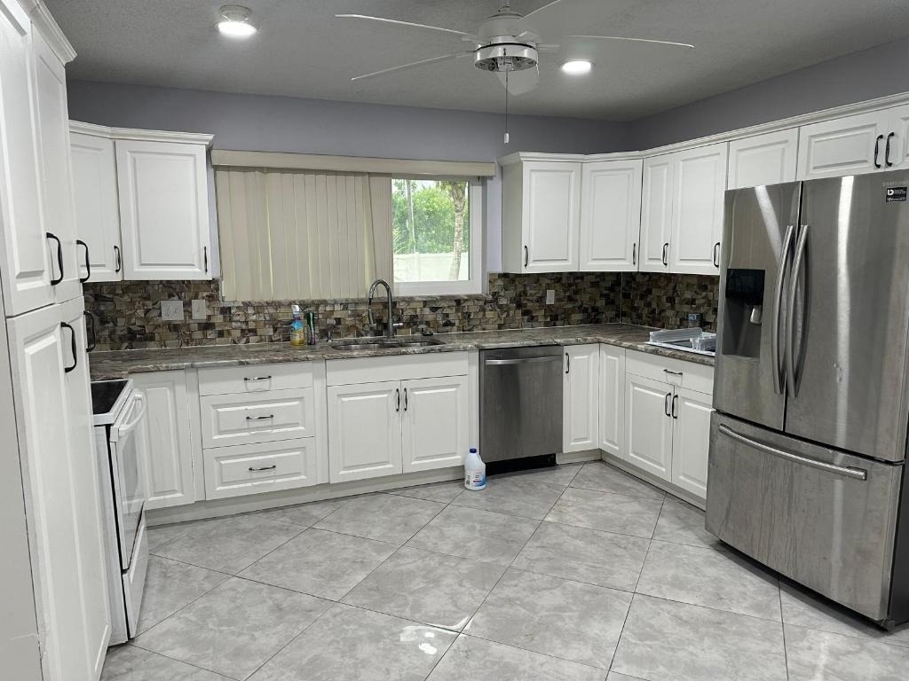 1616 Crandon Avenue - Photo 2