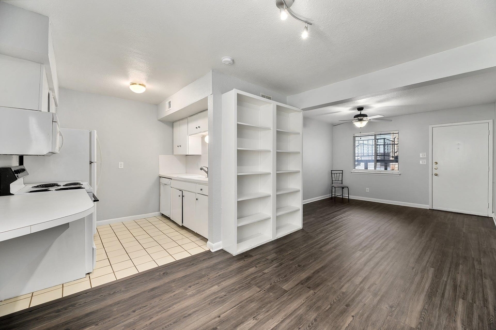 2408 Longview St - Photo 6
