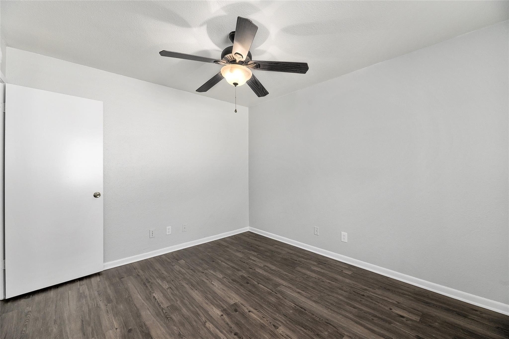 2408 Longview St - Photo 14