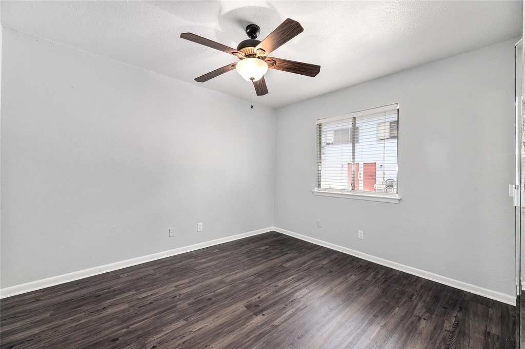 2408 Longview St - Photo 12