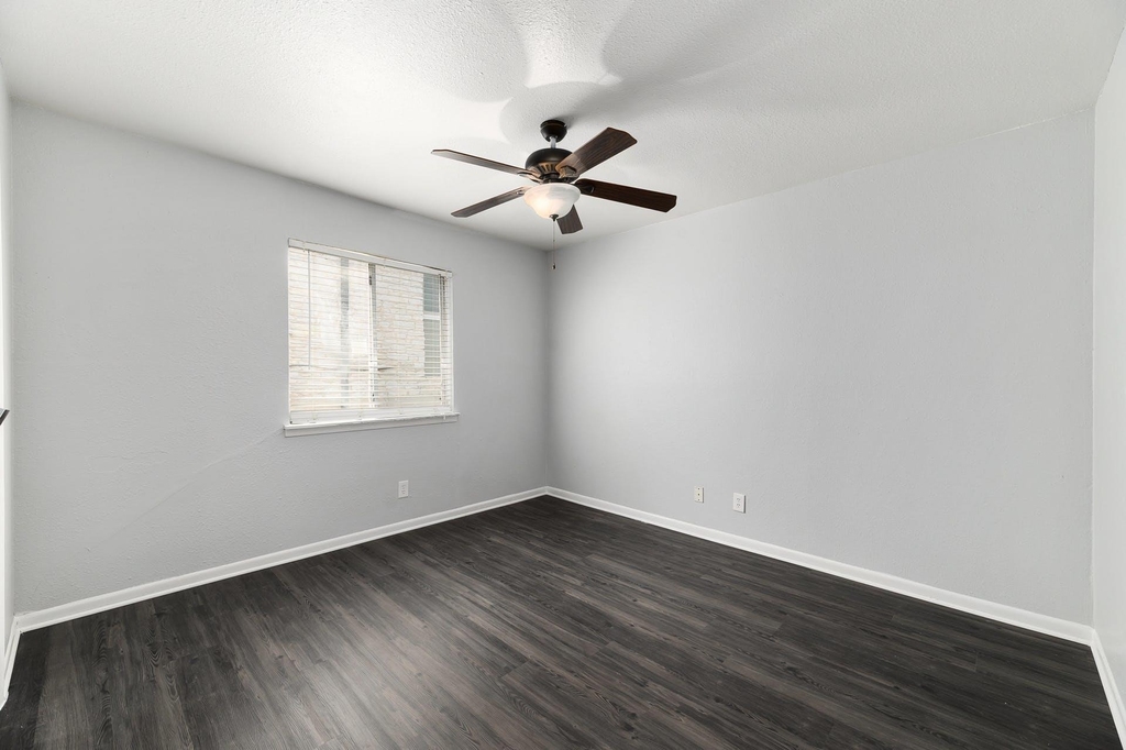 2408 Longview St - Photo 15