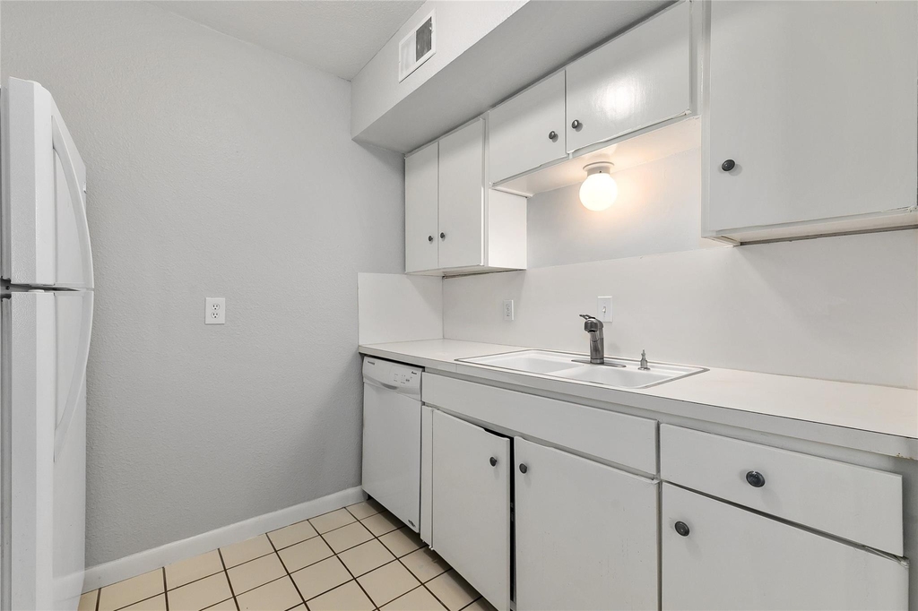 2408 Longview St - Photo 9