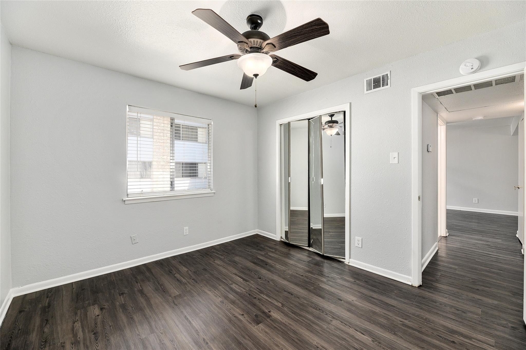 2408 Longview St - Photo 13