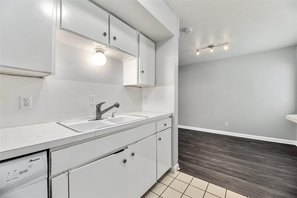 2408 Longview St - Photo 10