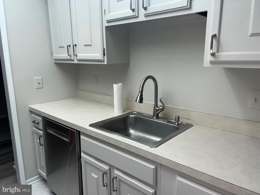 15300 Beaverbrook Court - Photo 8