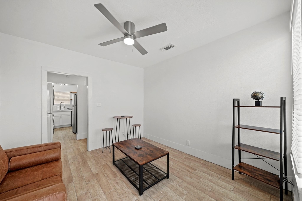 701 28th Street - Photo 0