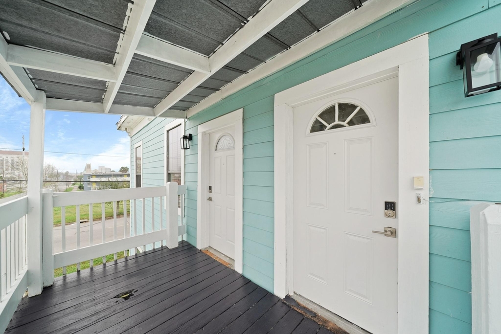 701 28th Street - Photo 1