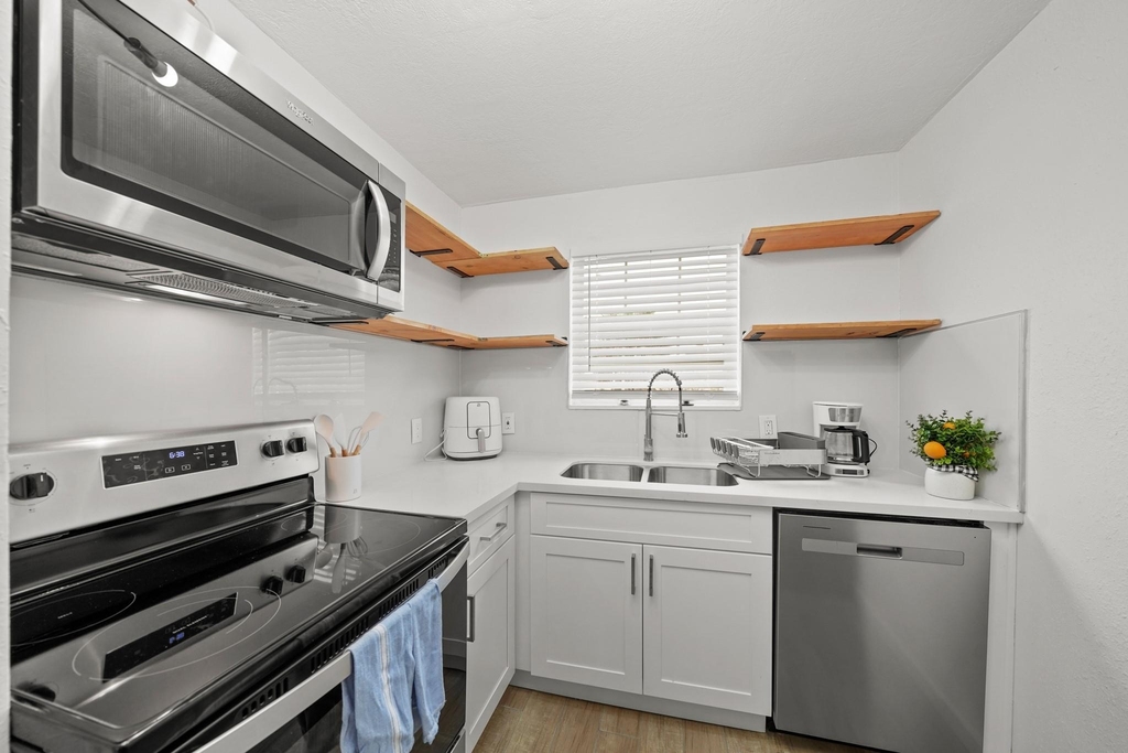 701 28th Street - Photo 2