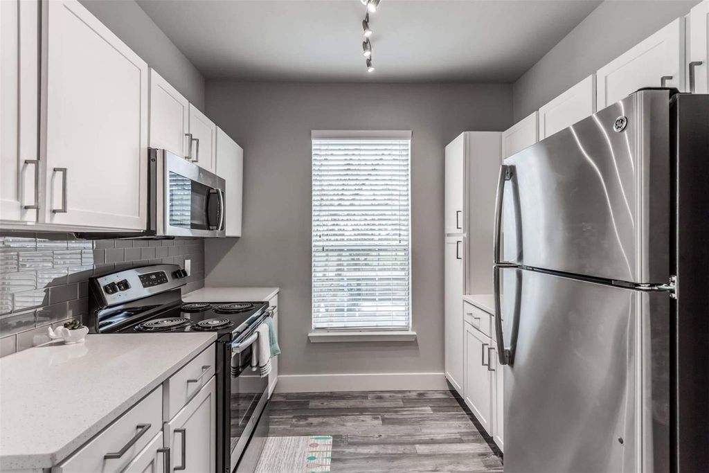 19100 N Glenwest Drive - Photo 5