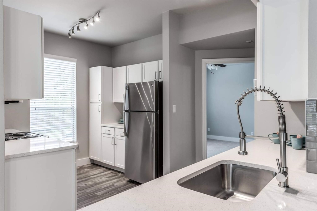 19100 N Glenwest Drive - Photo 4