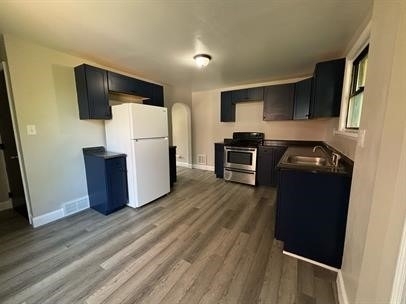 929 Vankirk St - Photo 2