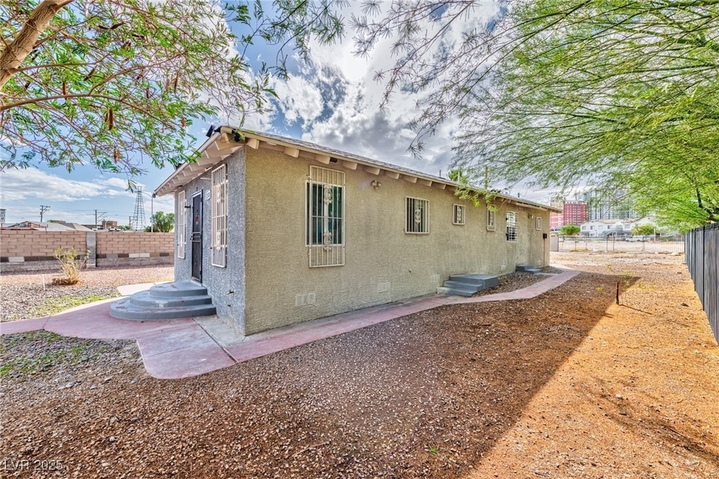 339 N 10th Street - Photo 2