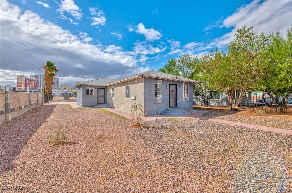 339 N 10th Street - Photo 1