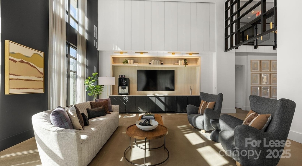 704 W Tremont Avenue - Photo 2