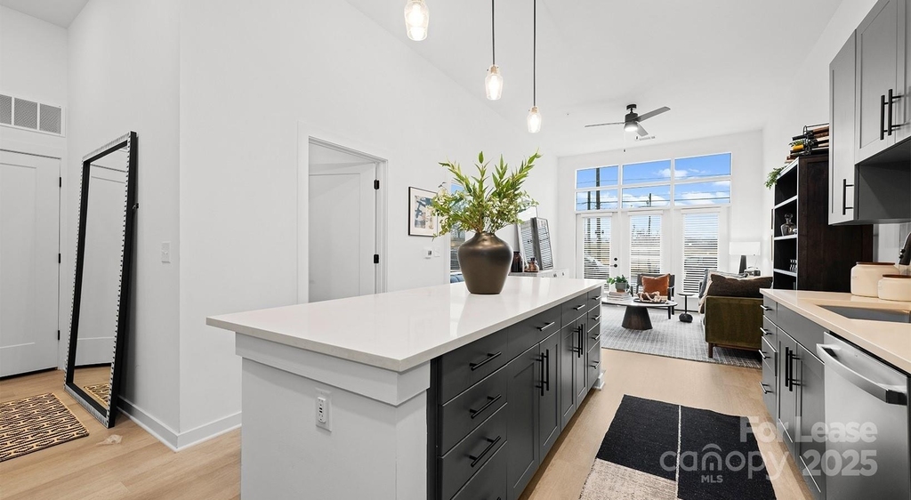 704 W Tremont Avenue - Photo 20