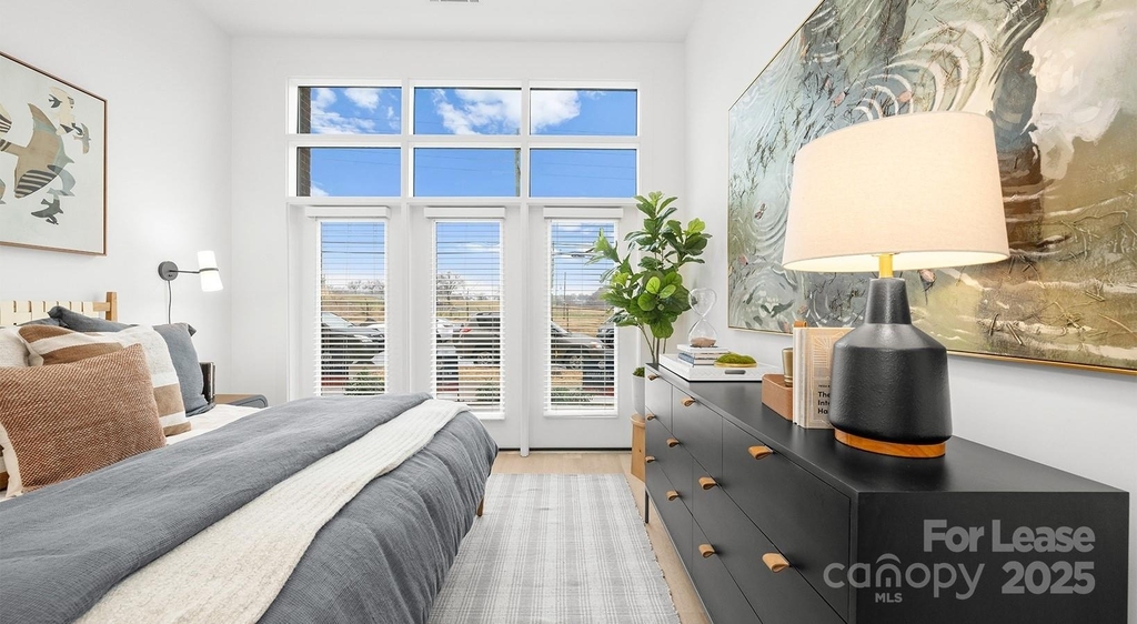 704 W Tremont Avenue - Photo 15