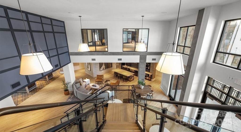 704 W Tremont Avenue - Photo 3