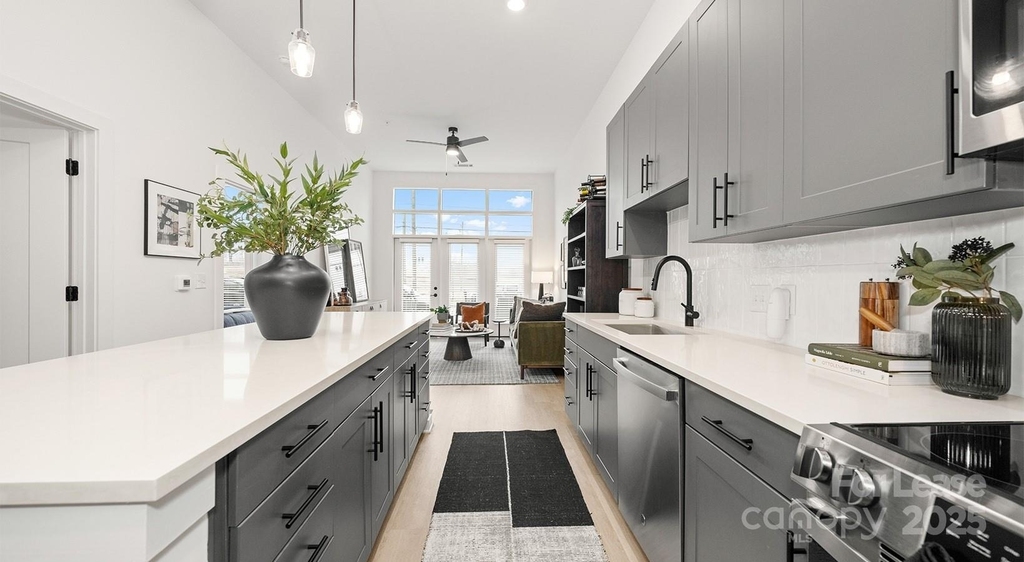 704 W Tremont Avenue - Photo 14