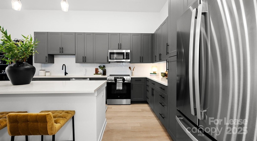 704 W Tremont Avenue - Photo 17