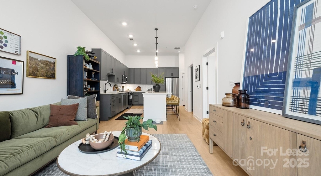 704 W Tremont Avenue - Photo 26