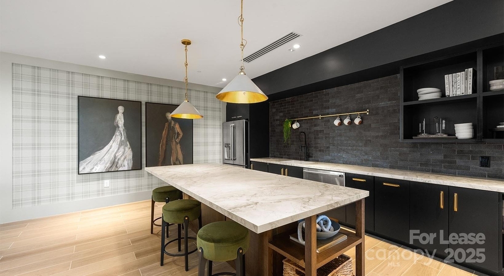 704 W Tremont Avenue - Photo 10