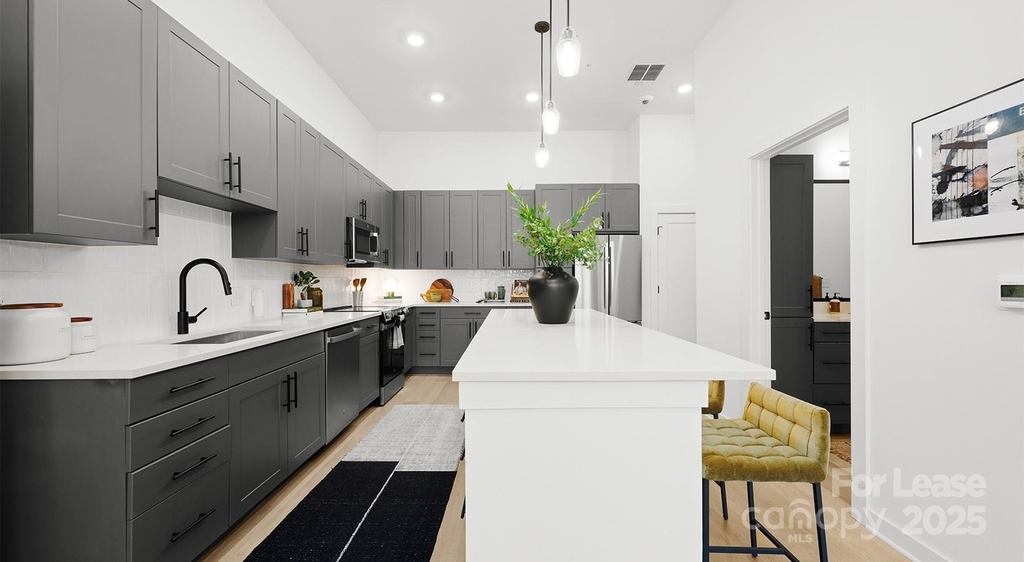 704 W Tremont Avenue - Photo 22