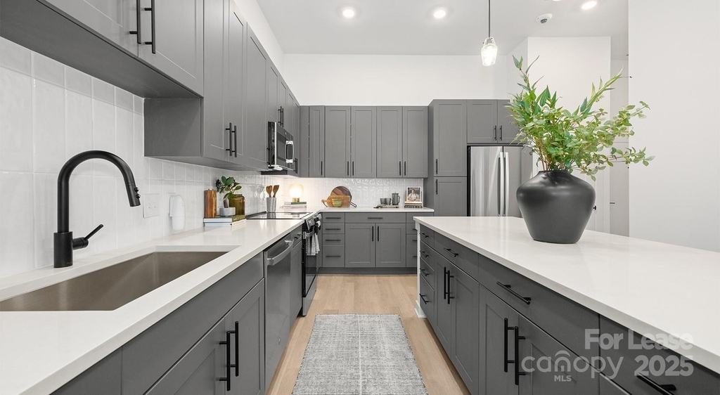 704 W Tremont Avenue - Photo 21