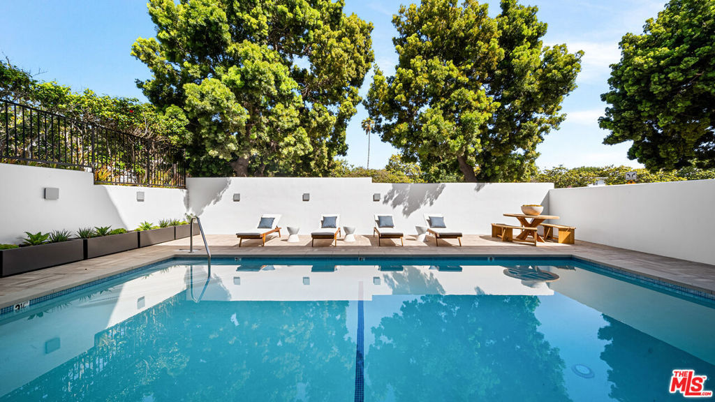 153 San Vicente Boulevard - Photo 0