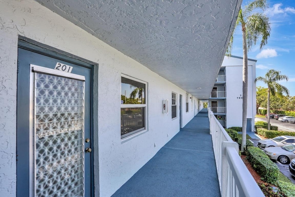 7800 Nw 18th Street - Photo 21