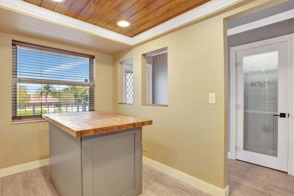 7800 Nw 18th Street - Photo 5