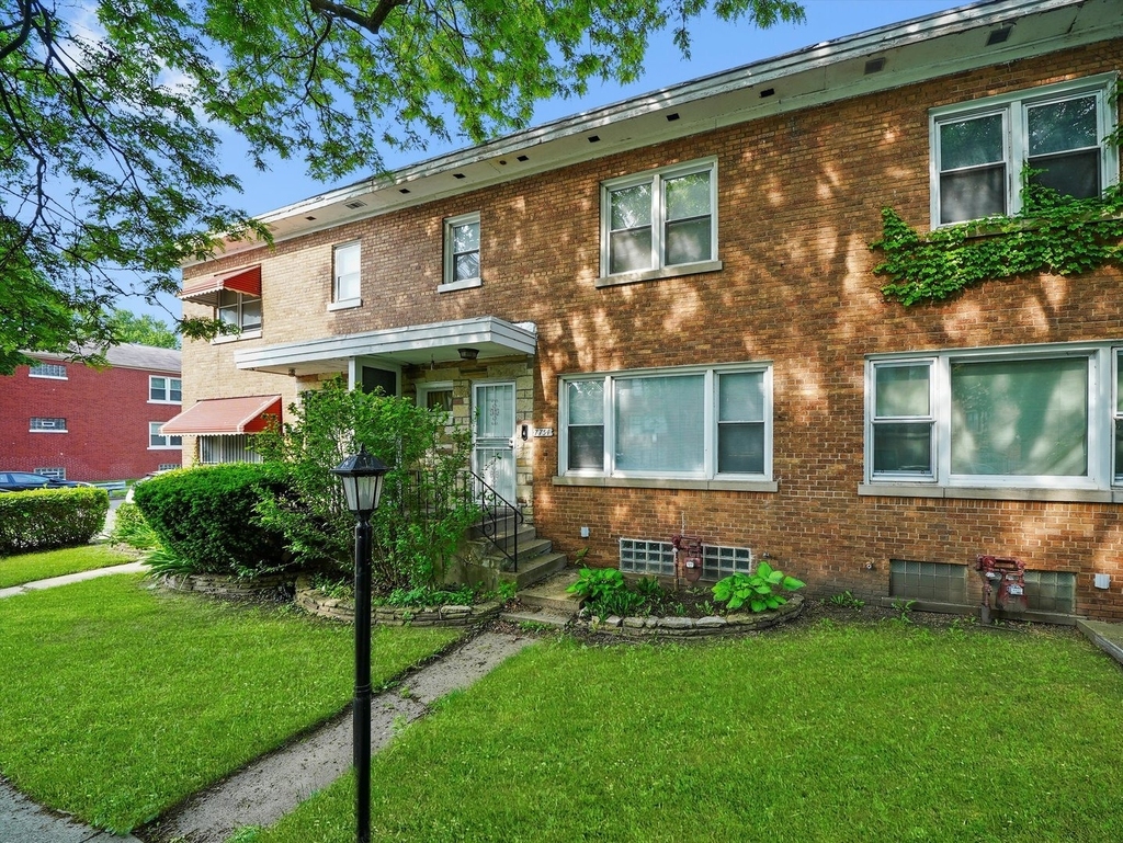 7754 S Yates Boulevard - Photo 0