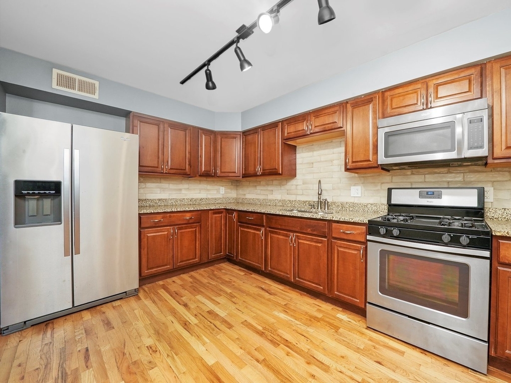 7754 S Yates Boulevard - Photo 18