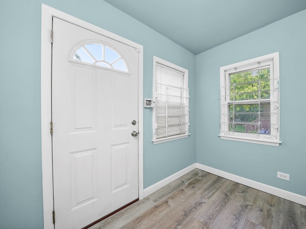 7754 S Yates Boulevard - Photo 21