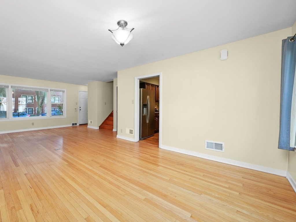 7754 S Yates Boulevard - Photo 8
