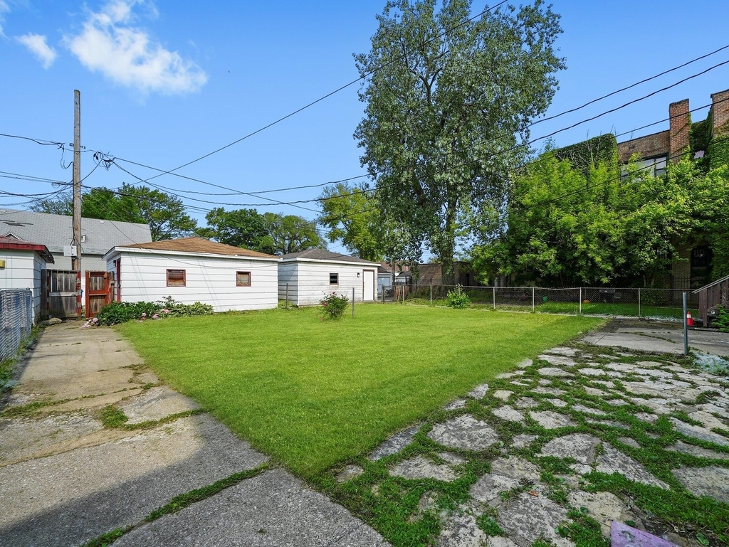 7754 S Yates Boulevard - Photo 23