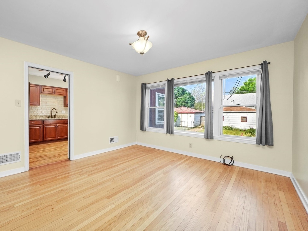 7754 S Yates Boulevard - Photo 7