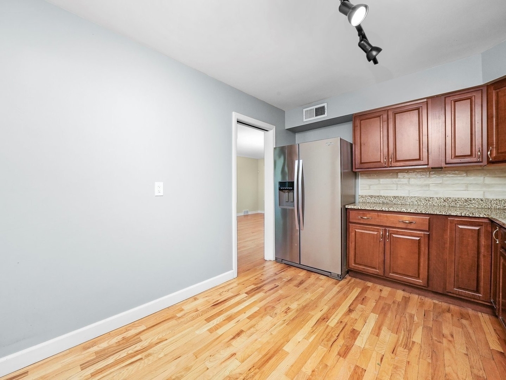 7754 S Yates Boulevard - Photo 19