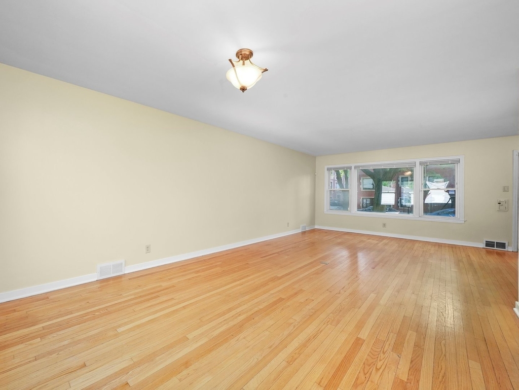 7754 S Yates Boulevard - Photo 4
