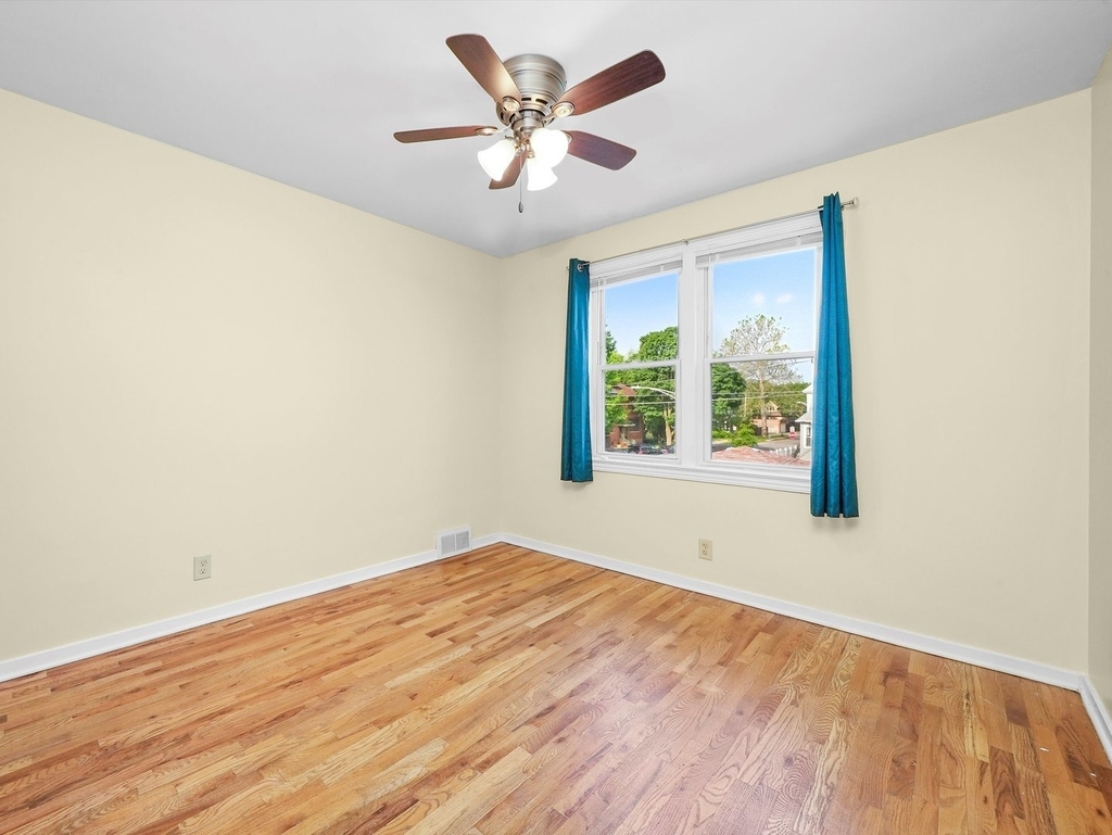 7754 S Yates Boulevard - Photo 13