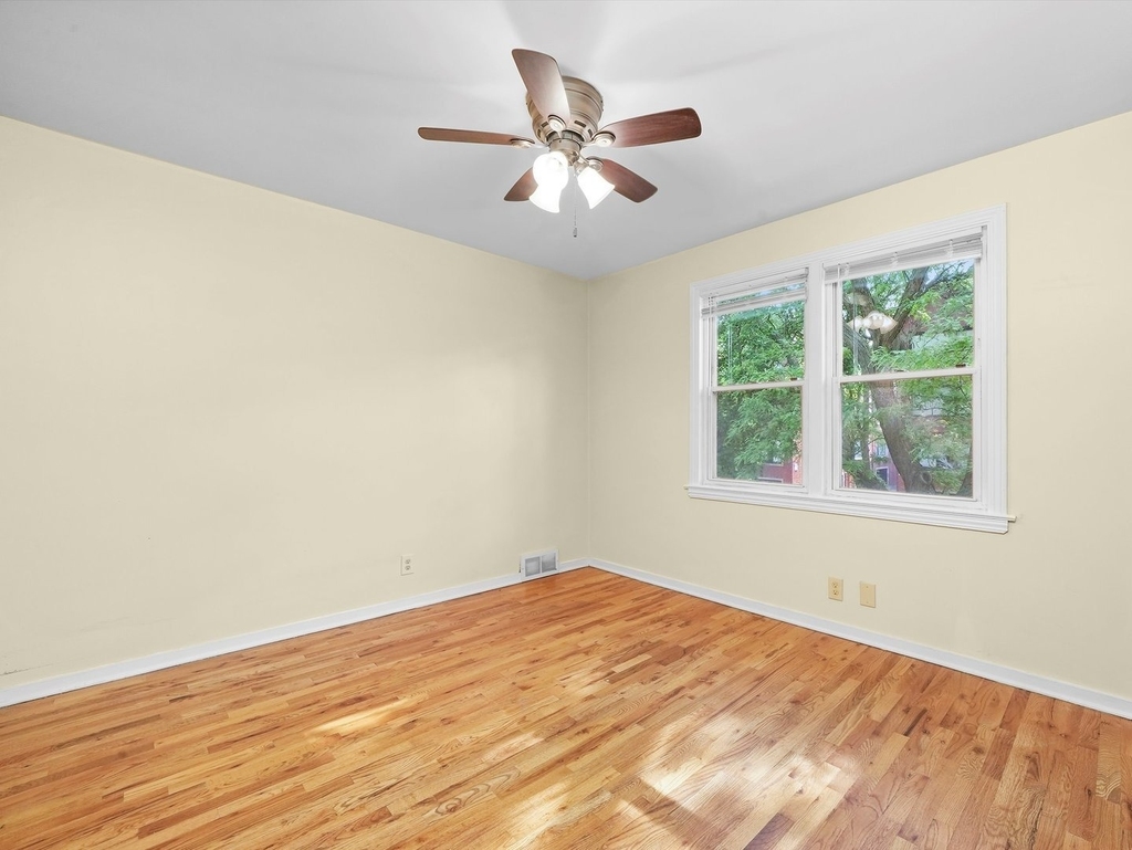 7754 S Yates Boulevard - Photo 12