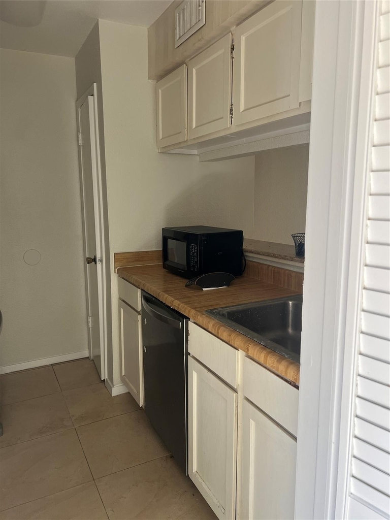6111 Beverly Hill Street - Photo 4