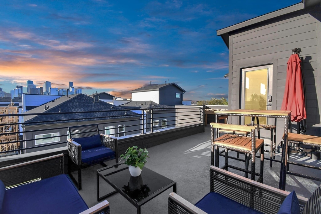 1104 Palmer Street - Photo 1