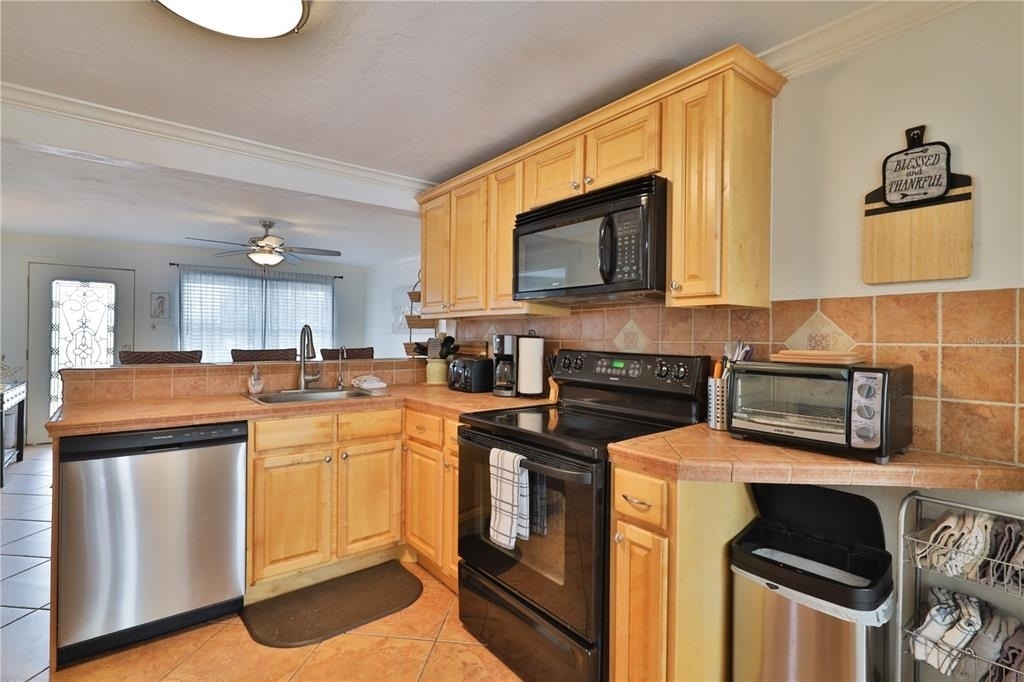 813 E 6th Avenue - Photo 5