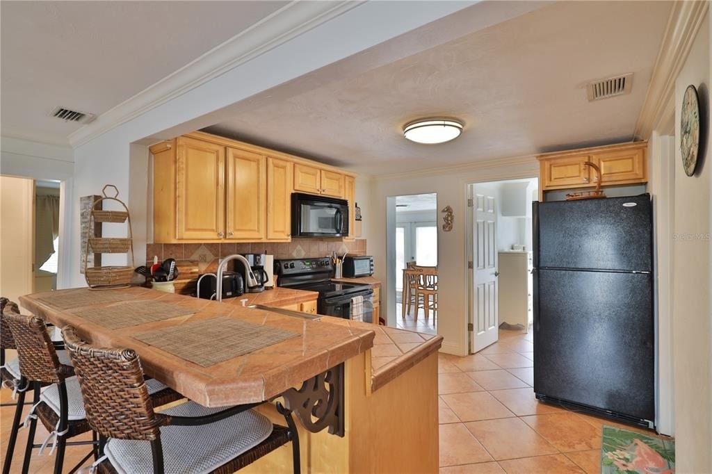 813 E 6th Avenue - Photo 4