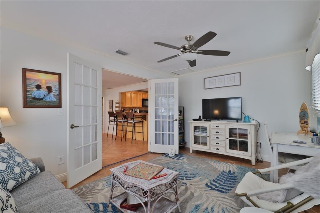 813 E 6th Avenue - Photo 3