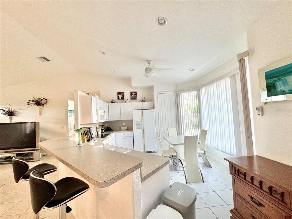 219 Venetia Avenue - Photo 4